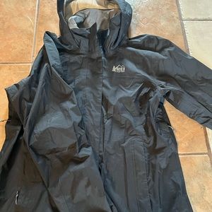 Rei raincoat, packable to small side! Size Medium! Black!
